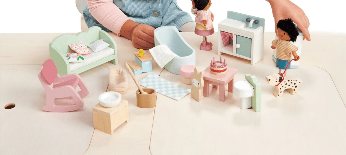 Dolls House Furniture - I Want That Present