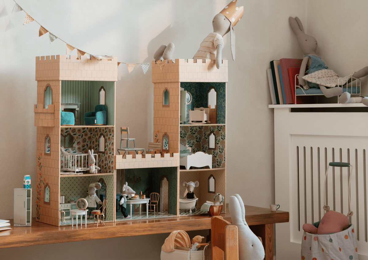 Maileg Castle & Farmhouse Furniture - I Want That Present