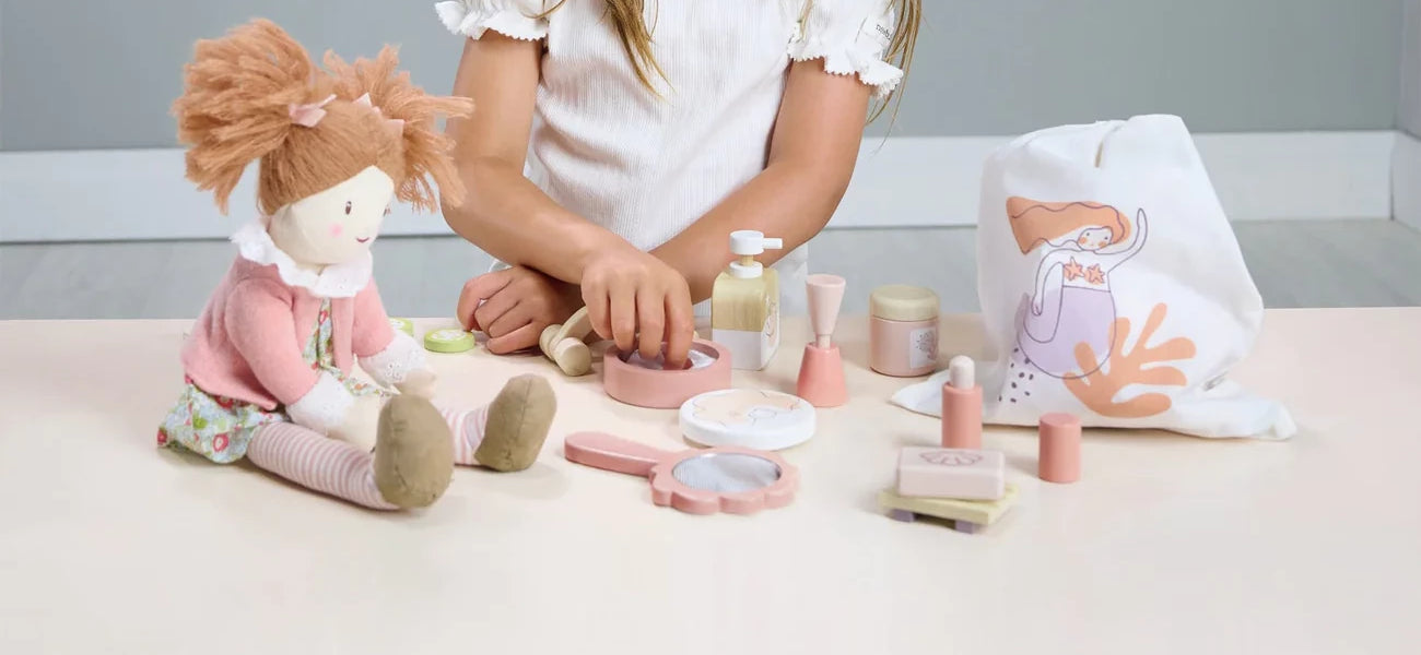 Dress Up and Role Play - I Want That Present