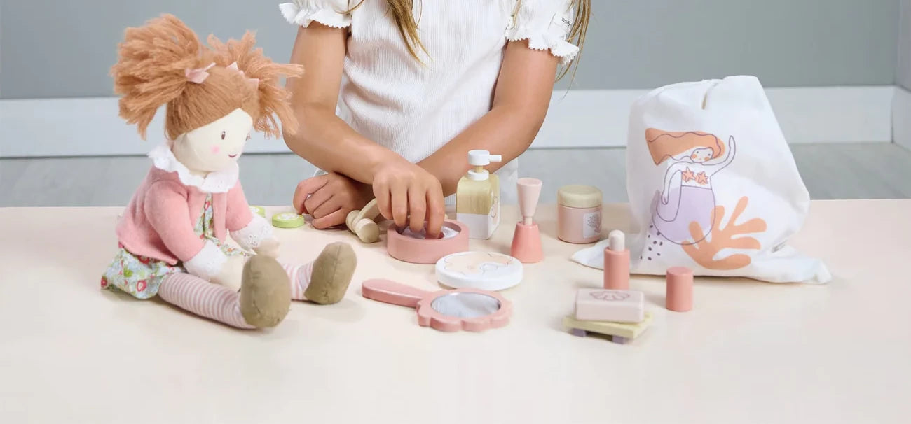 Dress Up and Role Play - I Want That Present