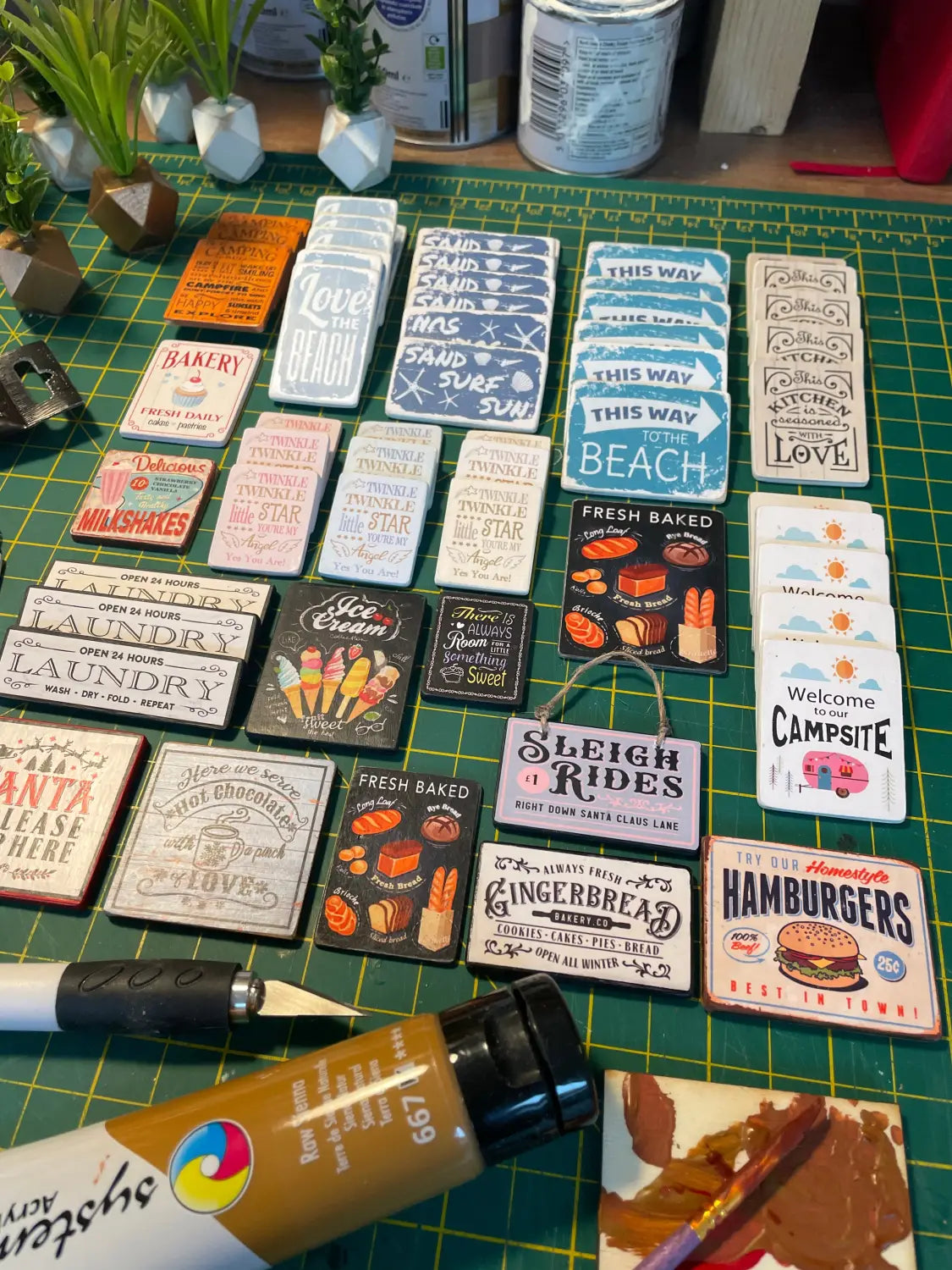 Miniature dolls house accessories deals