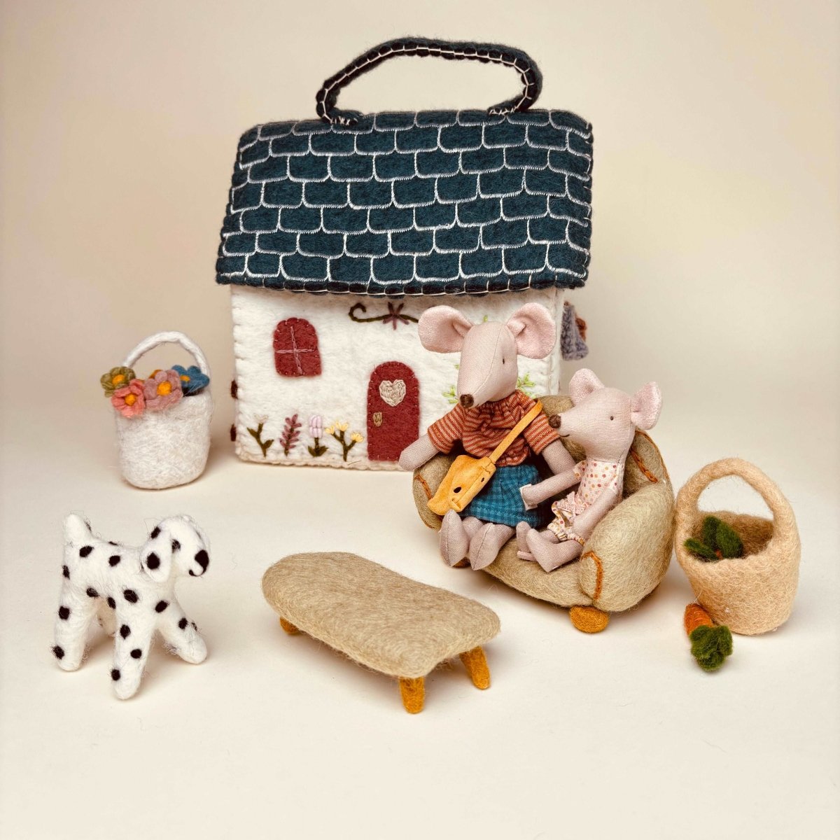 En Gry & Sif Felt House with Furniture, 2 Rabbits & a Dog - I Want That Present