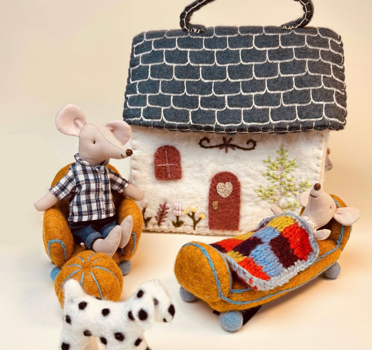 En Gry & Sif Felt Dollshouse Bed - I Want That Present