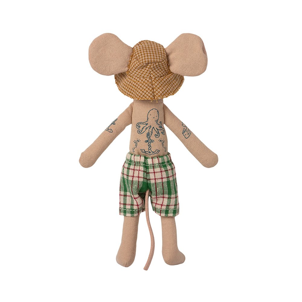Maileg Beach Mice: Dad in Cabin de Plage - I Want That Present