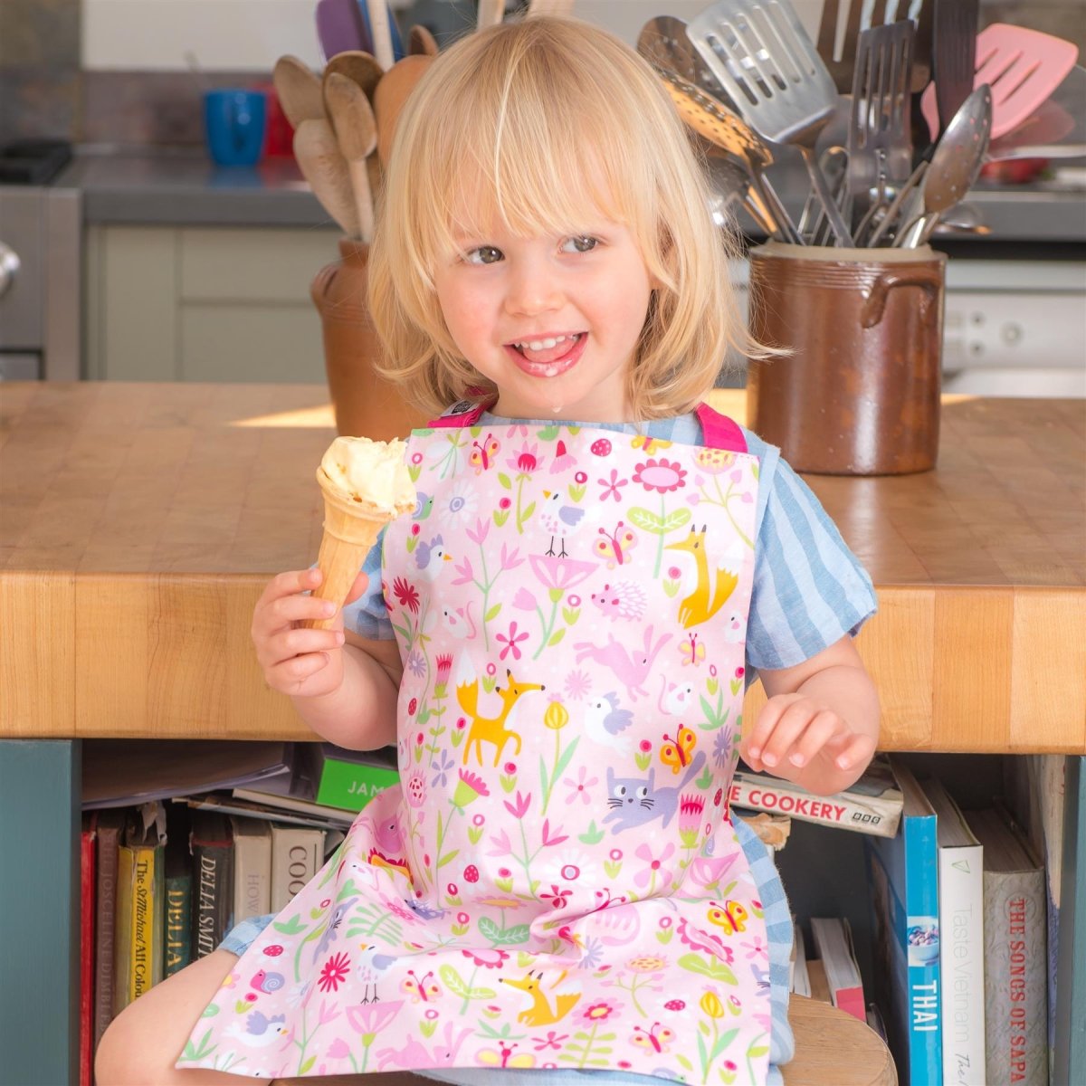 Threadbear Designs Flora's Garden Apron - I Want That Present