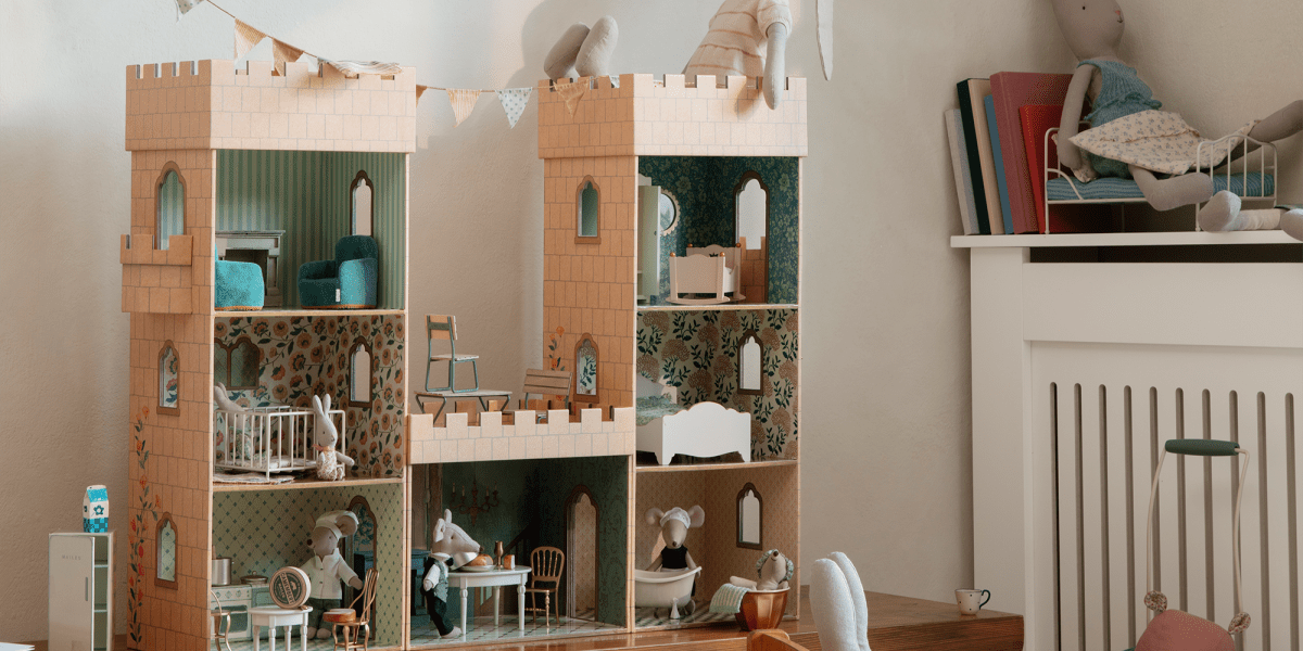 Maileg Castle & Farmhouse Furniture - I Want That Present