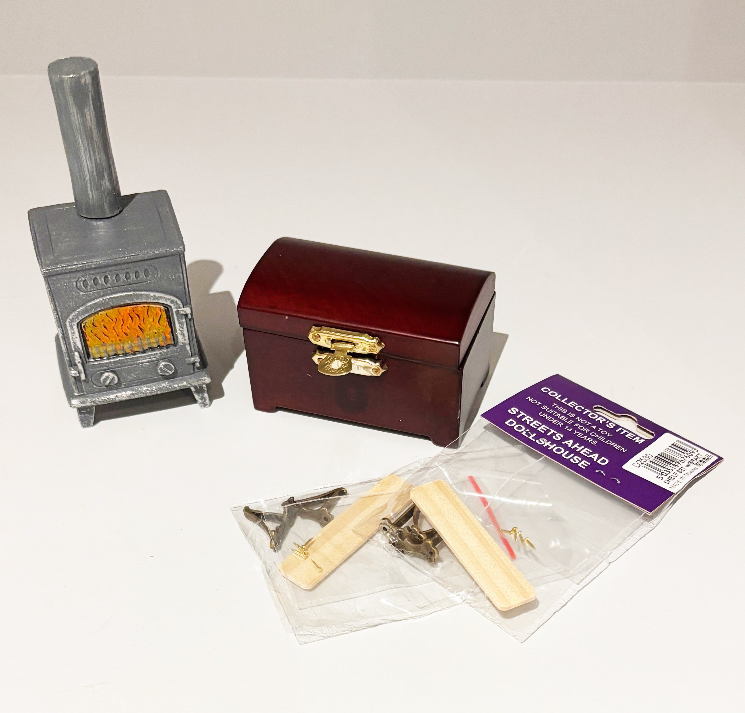 Miniature Dollshouse Furniture & Accessories