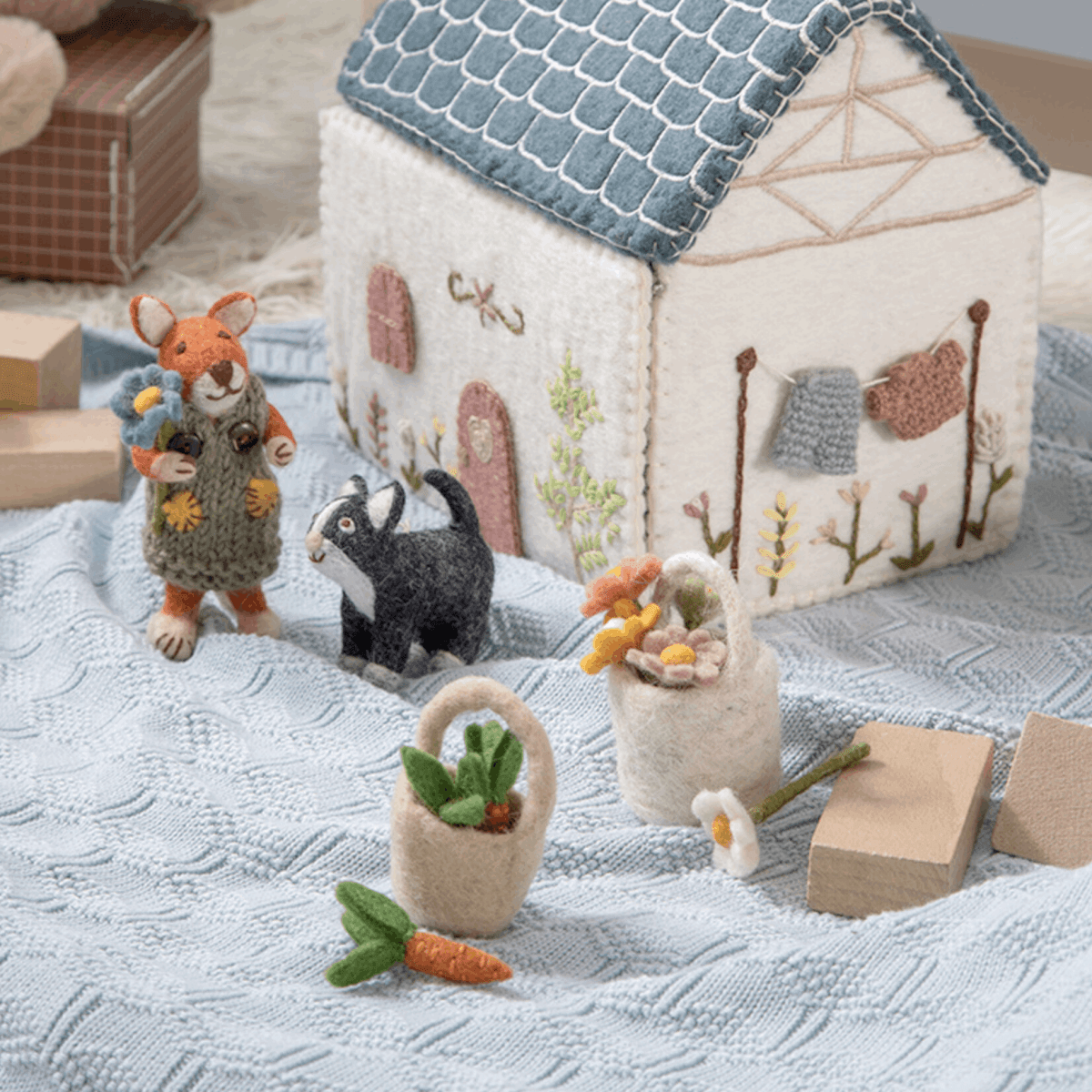 En Gry & Sif Felt Miniature Basket of Carrots - I Want That Present